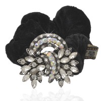 Велюровая резинка для волос с украшением (10118)