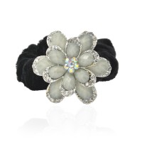 Велюровая резинка для волос с украшением (4509) вариант 12