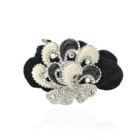 Велюровая резинка для волос с украшением (4620) вариант 03