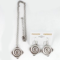 Набор из серьг и подвески на шею серебристый (8597)