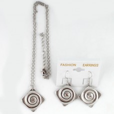 Набор из серьг и подвески на шею серебристый (8597)