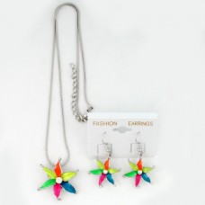 Набор из серьг и подвески на шею серебристый (8605)