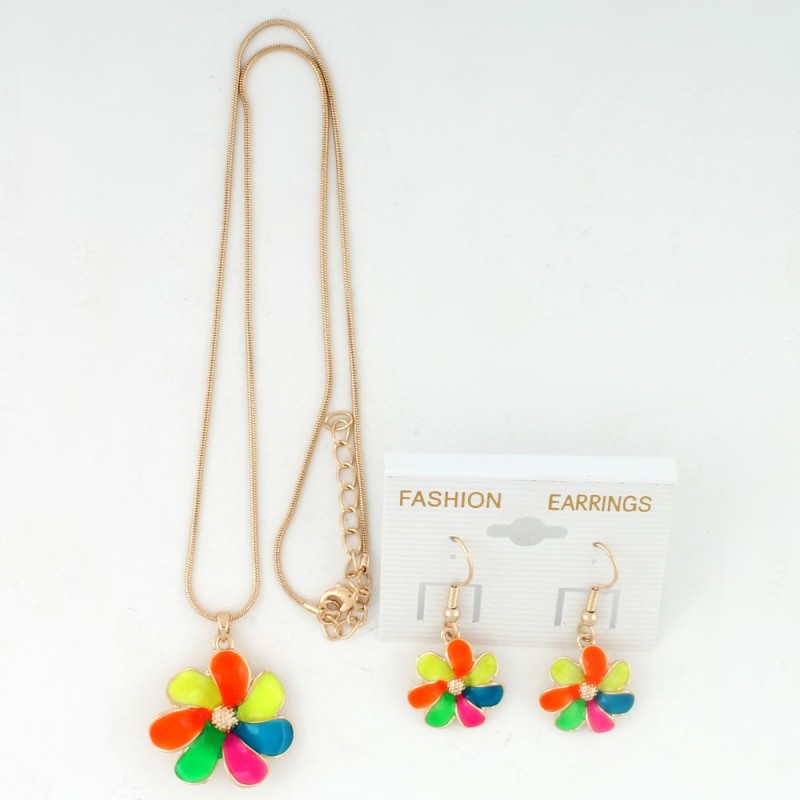 Набор из серьг и подвески на шею золотистый (8606)