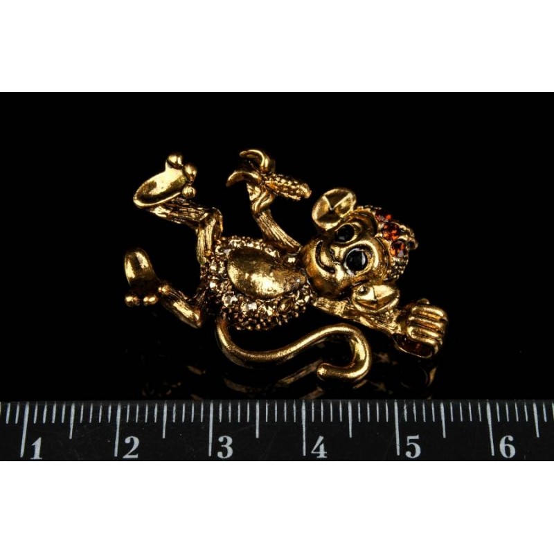 Брошь в виде обезьянки декорированная стразами