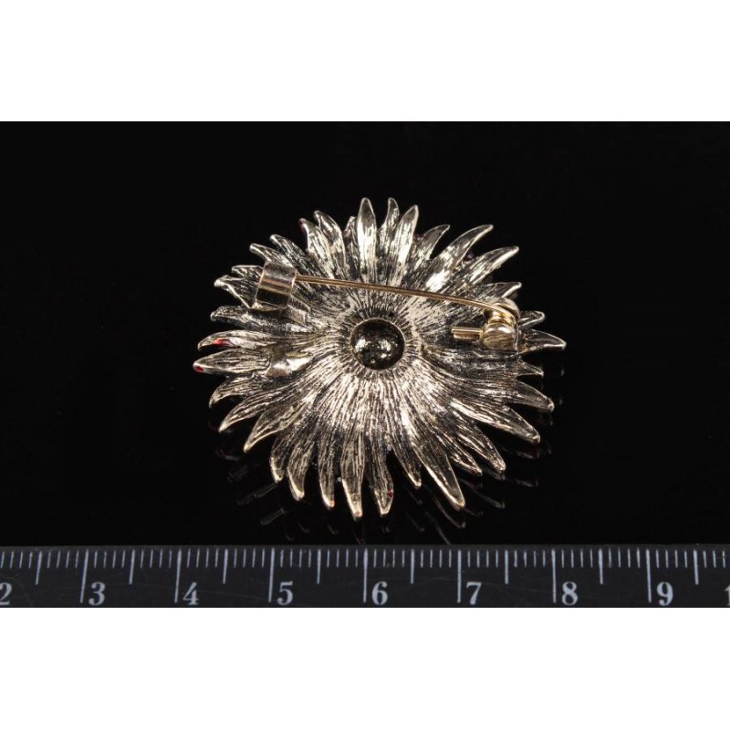 Брошь 
