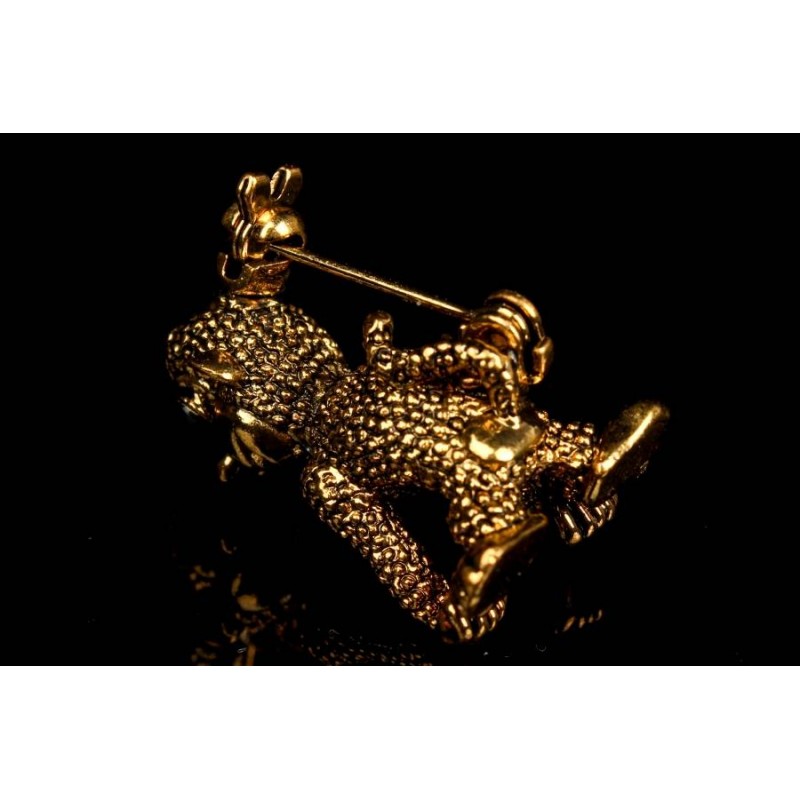 Брошь в виде обезьянки с глазами-стразами