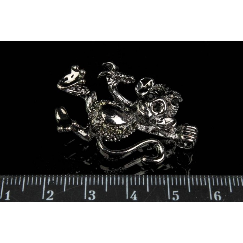 Брошь в виде обезьянки декорированная стразами