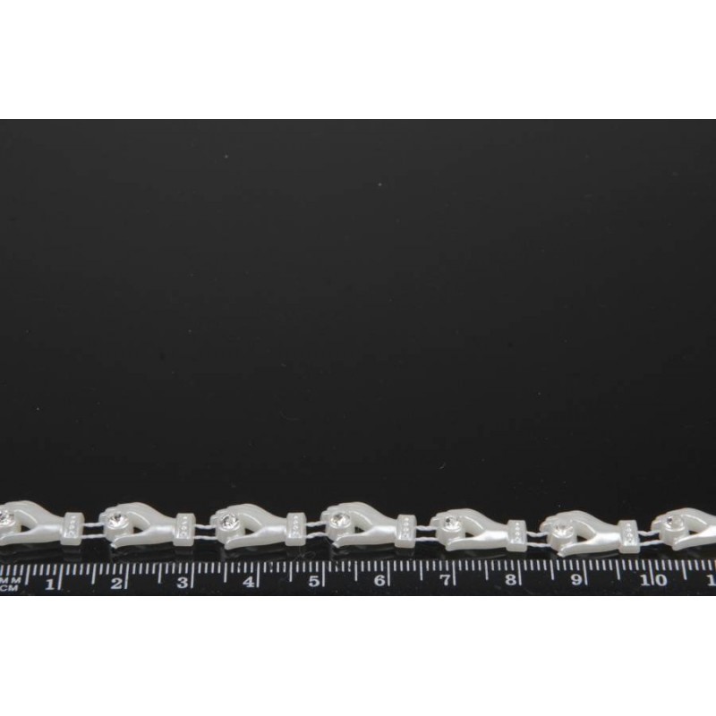 Гирлянда декоративная с бусинами в форме руки белая